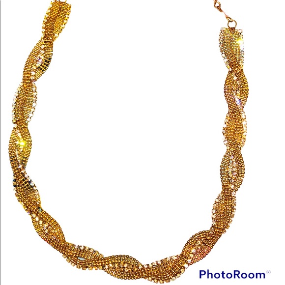 Jewelry - Gold and crystal necklace
